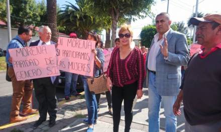 Marchan mujeres de Morena para exigir paridad de género en su partido