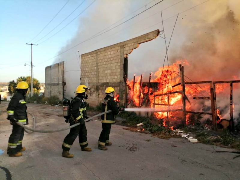 Se registra incendio en Parque Industrial Canacintra, no hay lesionados