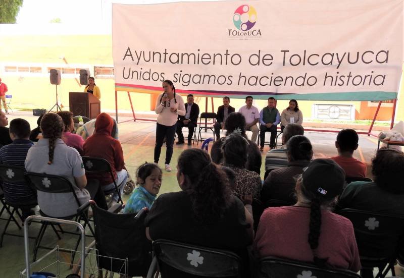 Personas con discapacidad reciben apoyo alimentario en Tolcayuca
