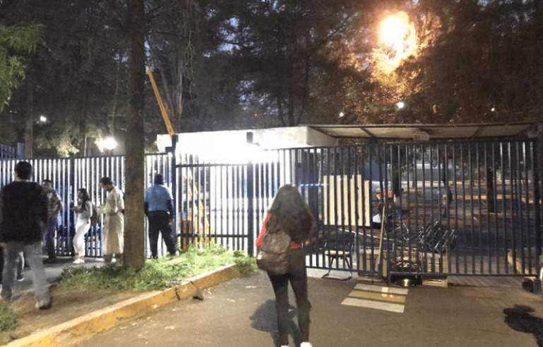 Protestan en la UNAM por diplomado que dará Ricardo Anaya