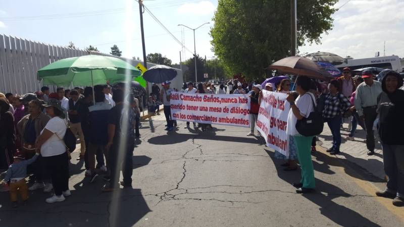 Acusan comerciantes de Mineral de la Reforma a Raúl Camacho por alianza con delincuencia