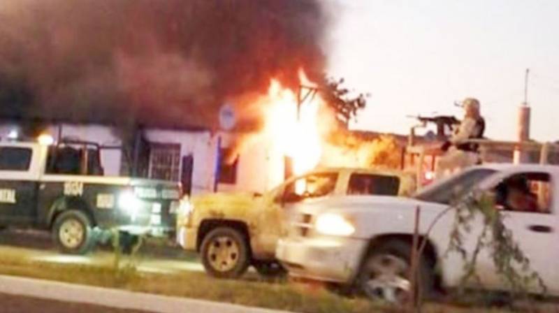 Sicarios queman casa con dos niños en el interior