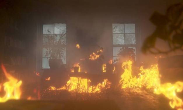 Hombre apuñala a sus seis hijos e incendia su casa con ellos en el interior