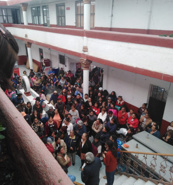 Piden destitución e investigación contra directora de primaria en Santiago Tulantepec