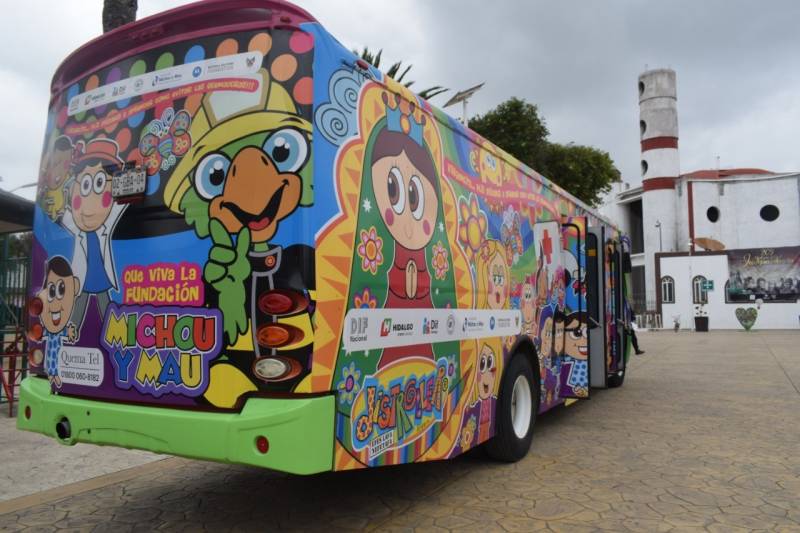 Llega a Santiago Tulantepec el Autobús Escuela Itinerante de la Fundación Michou y Mau I.A.P