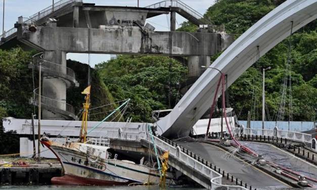 Colapsa puente en Taiwan; hay 10 lesionados