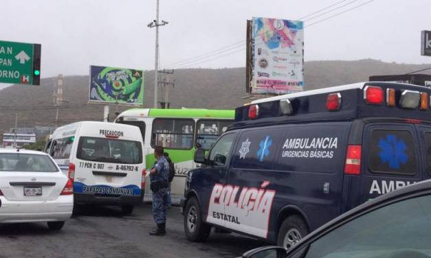 Choque entre camioneta de transporte público y Tuzobús deja dos heridos