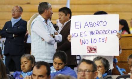 Presentan 70 mil firmas en contra de la iniciativa de despenalización del aborto