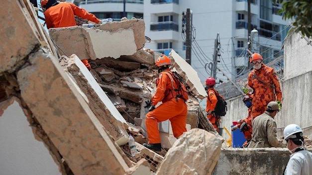 Al menos dos muertos dejó derrumbe de edificio en Fortaleza, Brasil