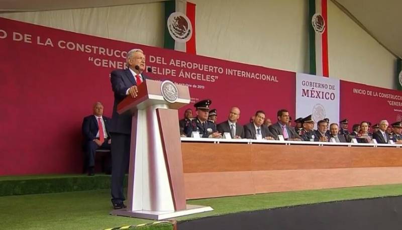 Amlo da banderazo a obras de aeropuerto de Santa Lucía; estará concluido en 2022