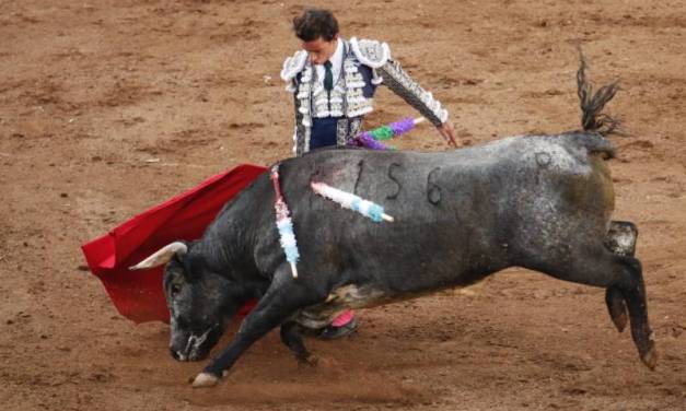 Armillita IV y Mendoza salen en hombros de la Vicente Segura