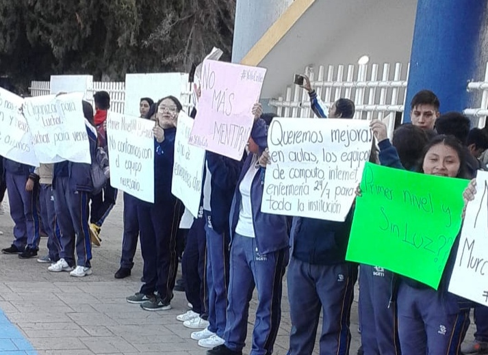 Protestan alumnos del Cbtis 83 de Actopan ante falta de energía eléctrica