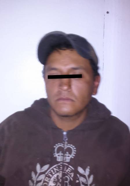 Detienen a 3 sujetos que intentaban robar una camioneta en Pachuca