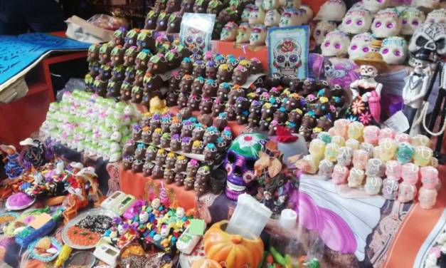 Pachuca se inunda de colores y aromas por festividades de Día de Muertos