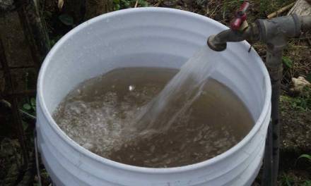 Habitantes de Guadalupe Victoria, en Cuautepec reciben agua turbia