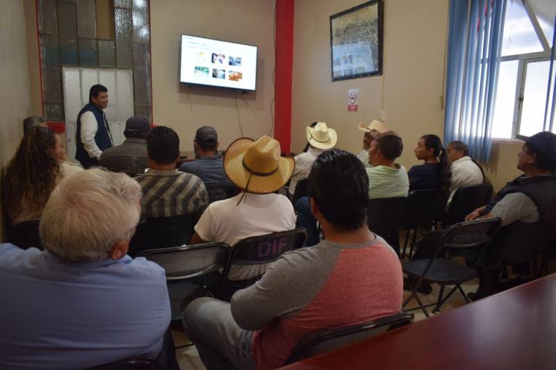 Productores lecheros de Santiago Tulantepec reciben capacitación