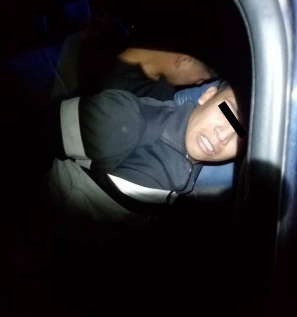 Tras persecución, policías de Pachuca detienen a presuntos responsables de robo de vehículo