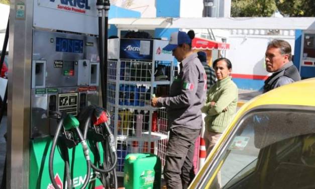 Algunos pachuqueños aprovechan precios bajos de gasolina y hacen compras extras