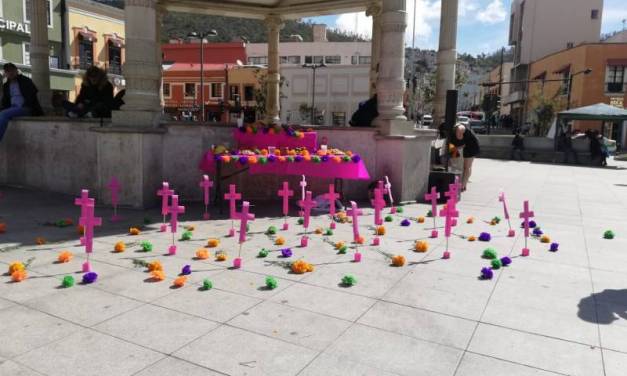 Montan altar en conmemoración a mujeres fallecidas víctimas de violencia