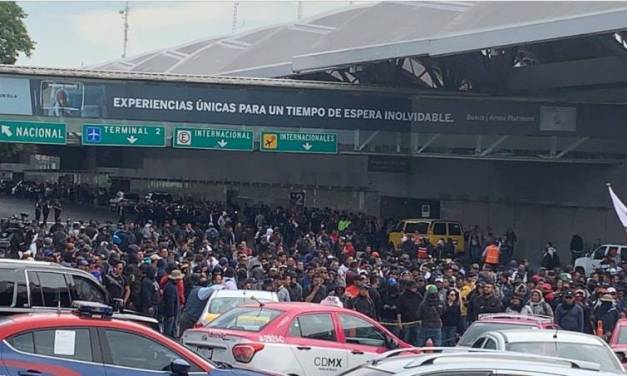 Policías federales bloquean acceso a terminal 1 del AICM