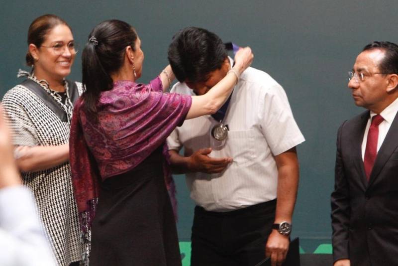 Evo Morales es nombrado huésped distinguido de CDMX