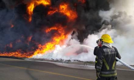 Solicitan evitar acercarse a la zona de Tetepengo afectada por incendio de ducto de Pemex