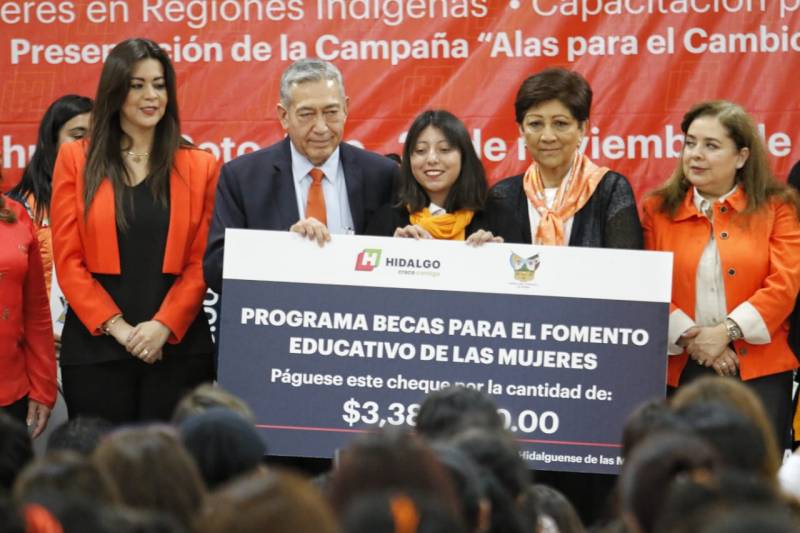 Gobierno de Hidalgo entrega recurso del programa Crece Mujer Emprendedora