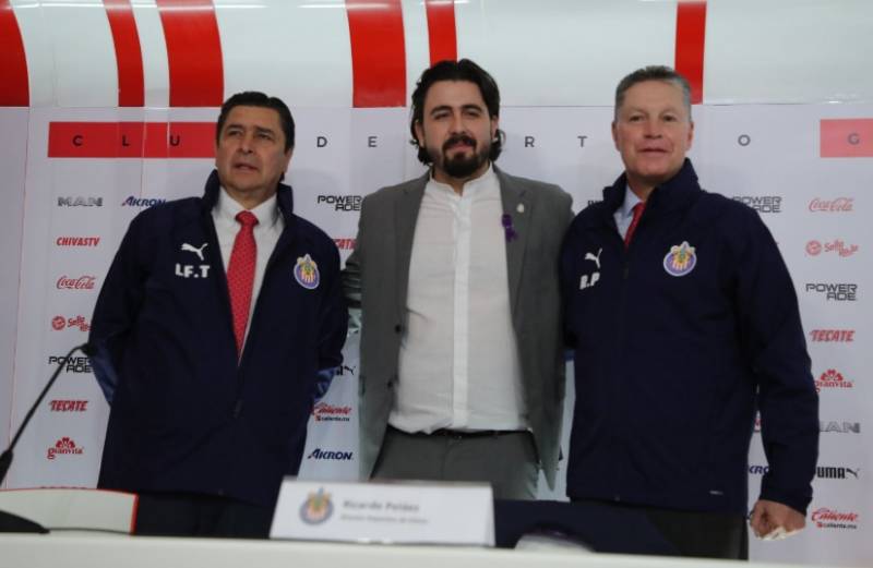 Ratifican a Luis Fernando Tena como técnico de Chivas