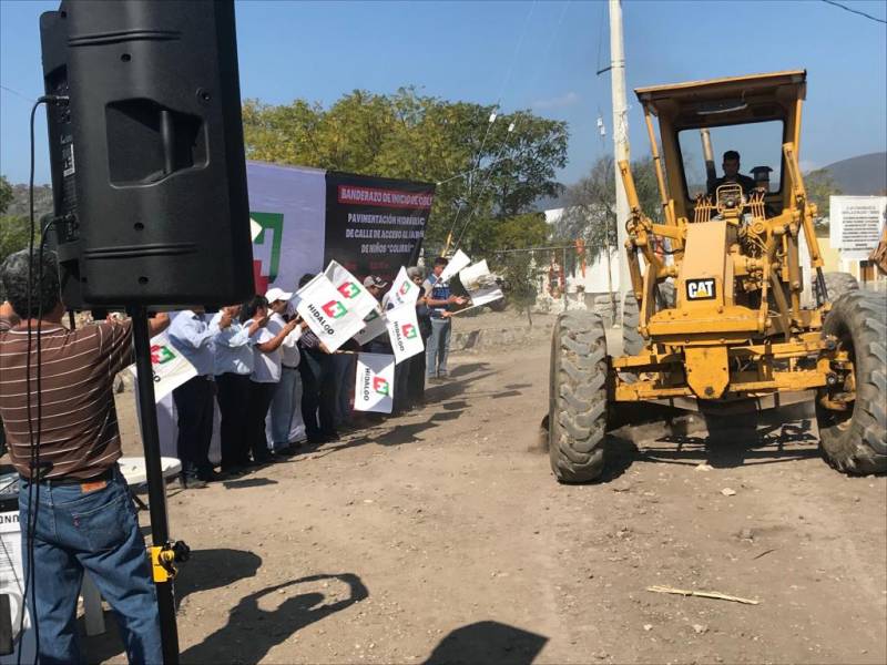 Inician trabajos de pavimentación hidráulica en San Agustín Metzquititlán