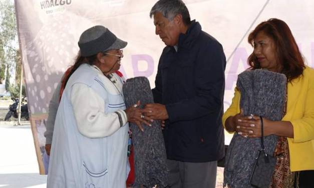 Más de 2 mil 600 personas se beneficiaron con la entrega de cobijas en Tizayuca