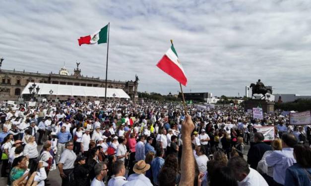 Marchan contra gobierno de López Obrador