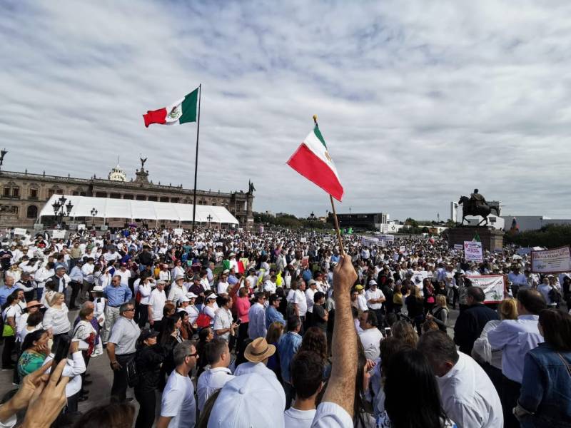 Marchan contra gobierno de López Obrador