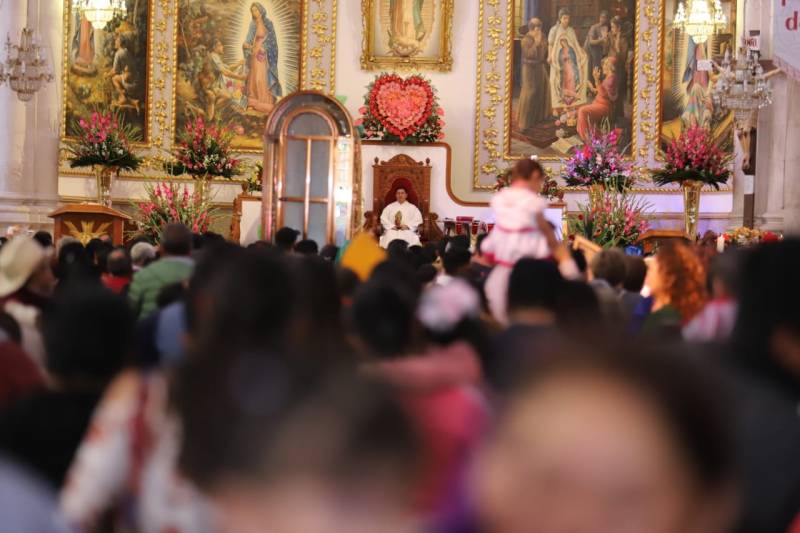 Cientos de feligreses hacen fiesta a la Virgen de Guadalupe en Pachuca
