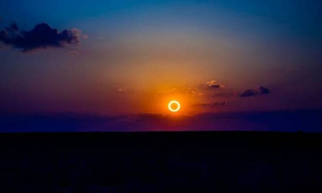 En Asia se pudo observar el último eclipse de la década