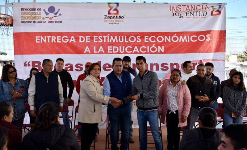 Última entrega de becas 2019 a estudiantes en Zapotlán