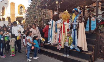 Festejan a niñas y niños en Día de Reyes en Villa de Tezontepec