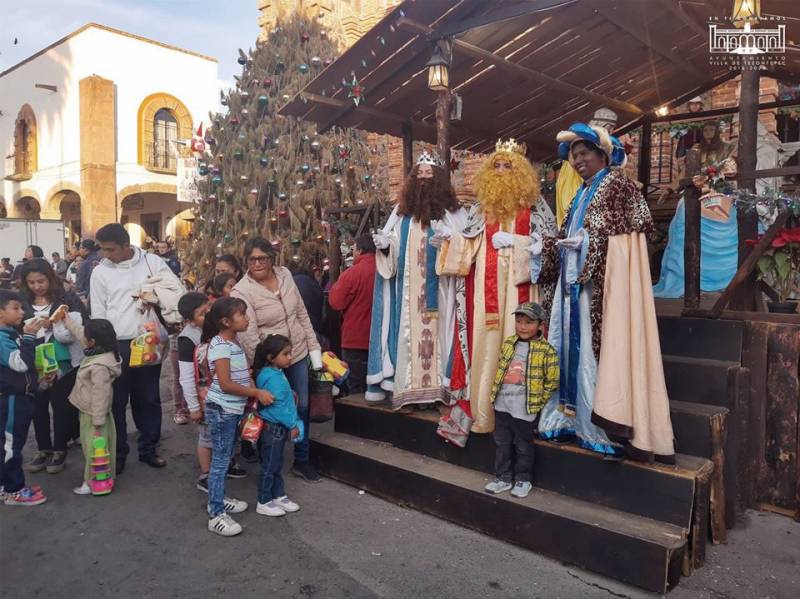 Festejan a niñas y niños en Día de Reyes en Villa de Tezontepec