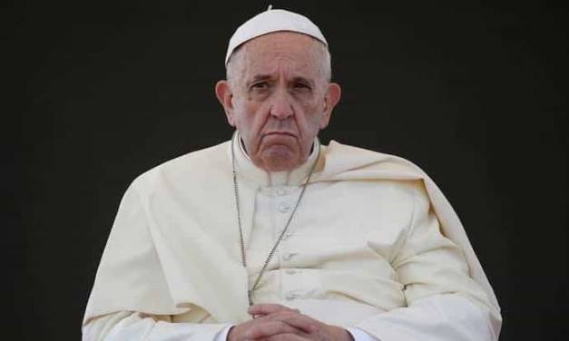 Papa Francisco pide disculpas por dar manotazo