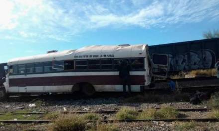 Choque entre tren y camión deja 5 muertos, en Vícam Sonora