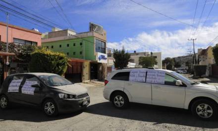 Cierran calle en colonia Periodistas en protesta contra Ayuntamiento y CAASIM