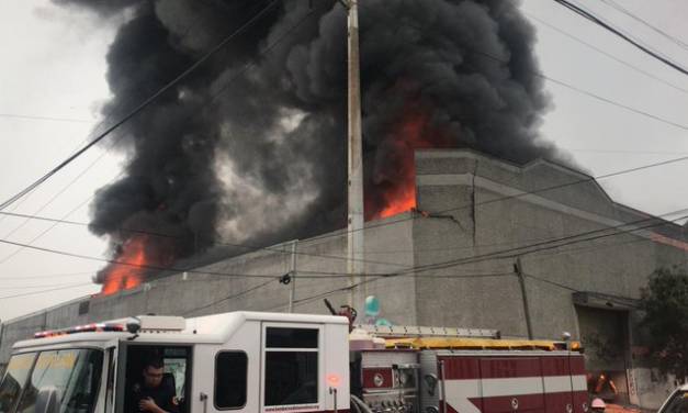 Evacúan a 500 personas por incendio en Monterrey