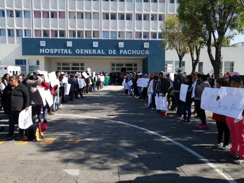 Protestan por desabasto de medicinas en el Hospital General de Pachuca