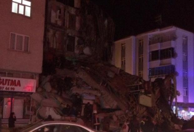 Reportan varios muertos tras sismo de 6.8 en Turquía