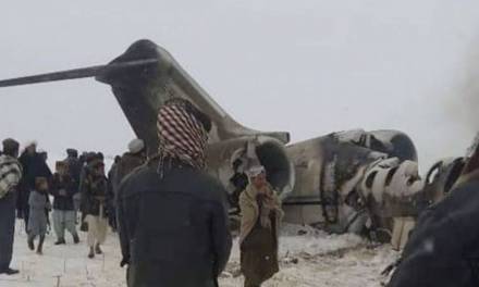 Avión militar de EEUU se estrelló en Afganistan; talibanes se adjudican el hecho