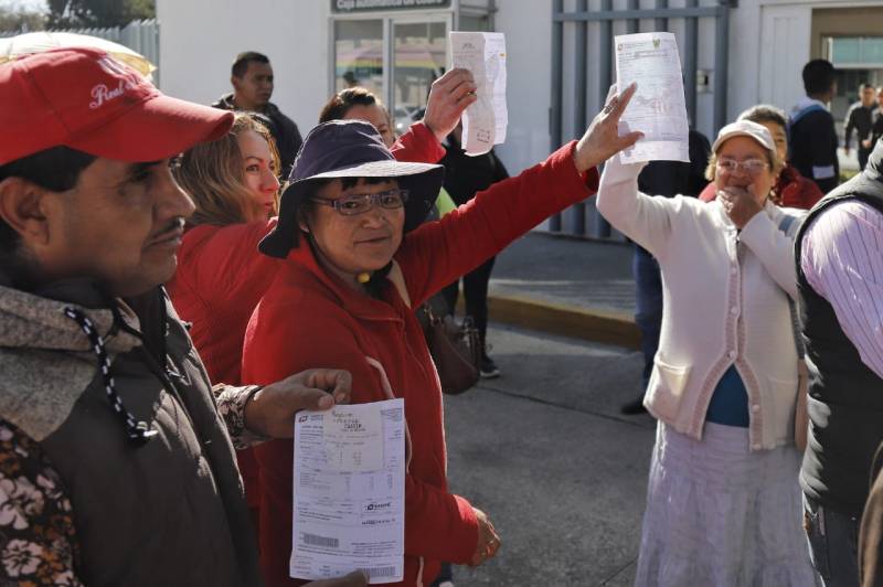 Vecinos de Azoyatla se manifestaron por desabasto de agua
