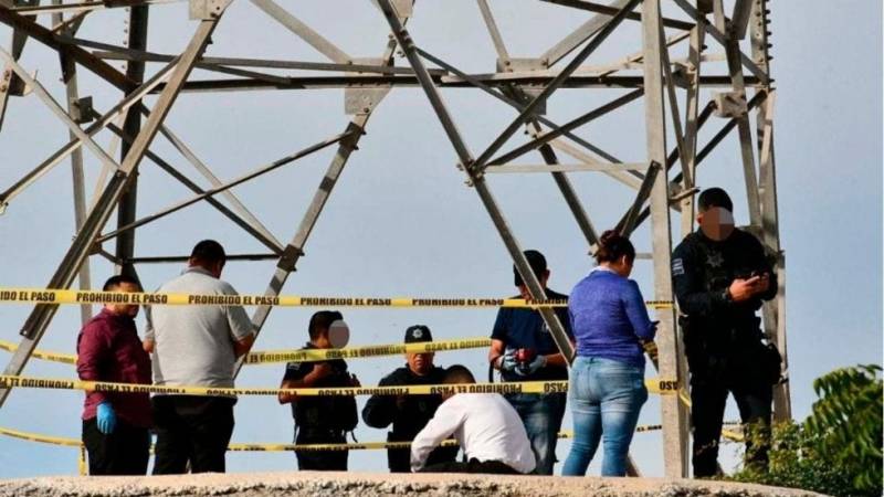 Niño de 12 años se suicida colgándose de una torre de CFE