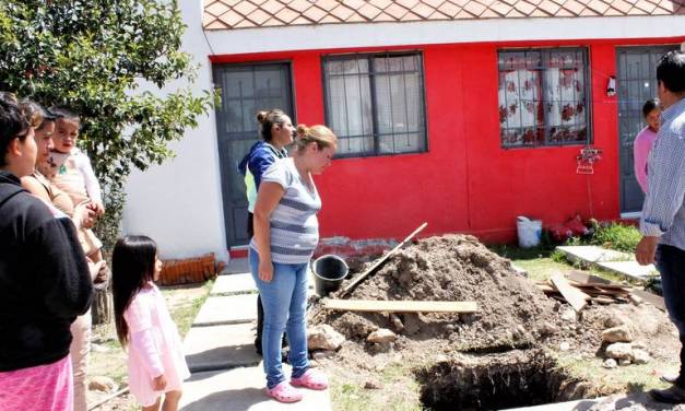 Aguas negras afectan viviendas por drenaje en mal estado