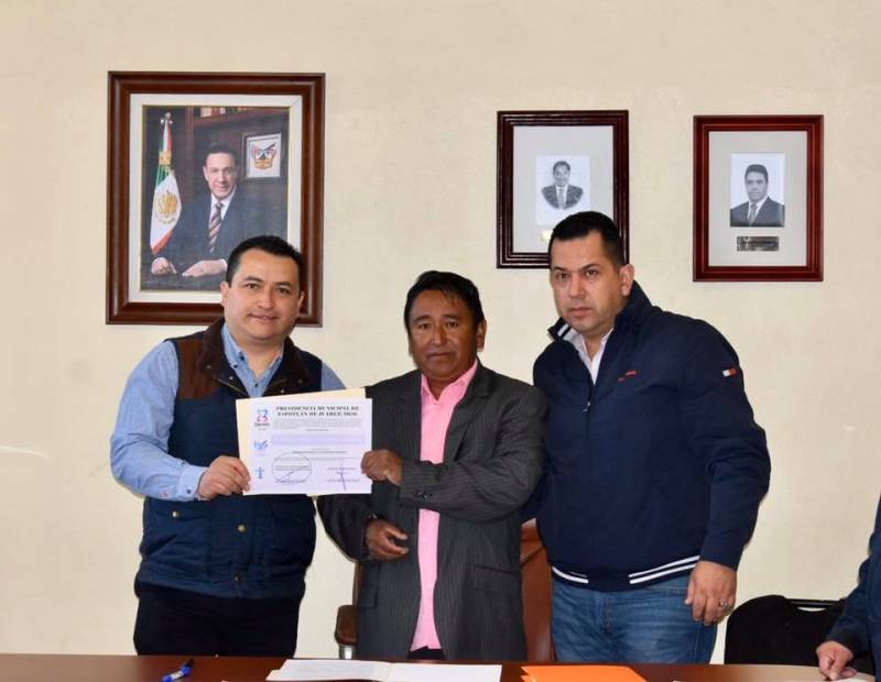 Rinden protesta nuevos delegados de Acayuca y San Pedro Huaquilpan