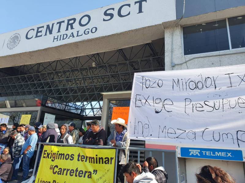 Pobladores de comunidades de Ixmiquilpan bloquean accesos de la SCT