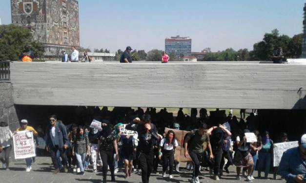Nuevamente alumnos se manifiestan contra violencia de género en rectoría de la UNAM